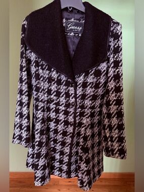 Preowned Women’s GUESS Black & White Houndstooth Peacoat with Shawl Collar Sz M
